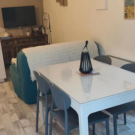 Maison Sous Les Pins Apartmán *